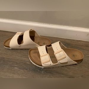 Birkenstock Women’s Vegan Arizona sandal